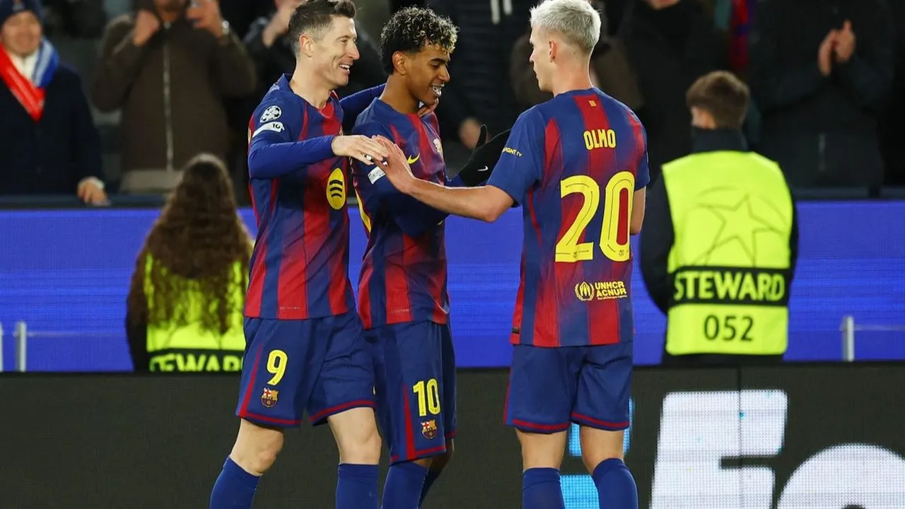 غياب ليفاندوفسكي عن تشكيل برشلونة أمام أتلتيكو مدريد بعد إصابة قوية في العين